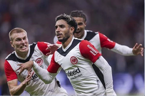 حامل اللقب لا يستطيع إيقافه.. مرموش يهز شباك ليفركوزن في البوندسليجا (فيديو)